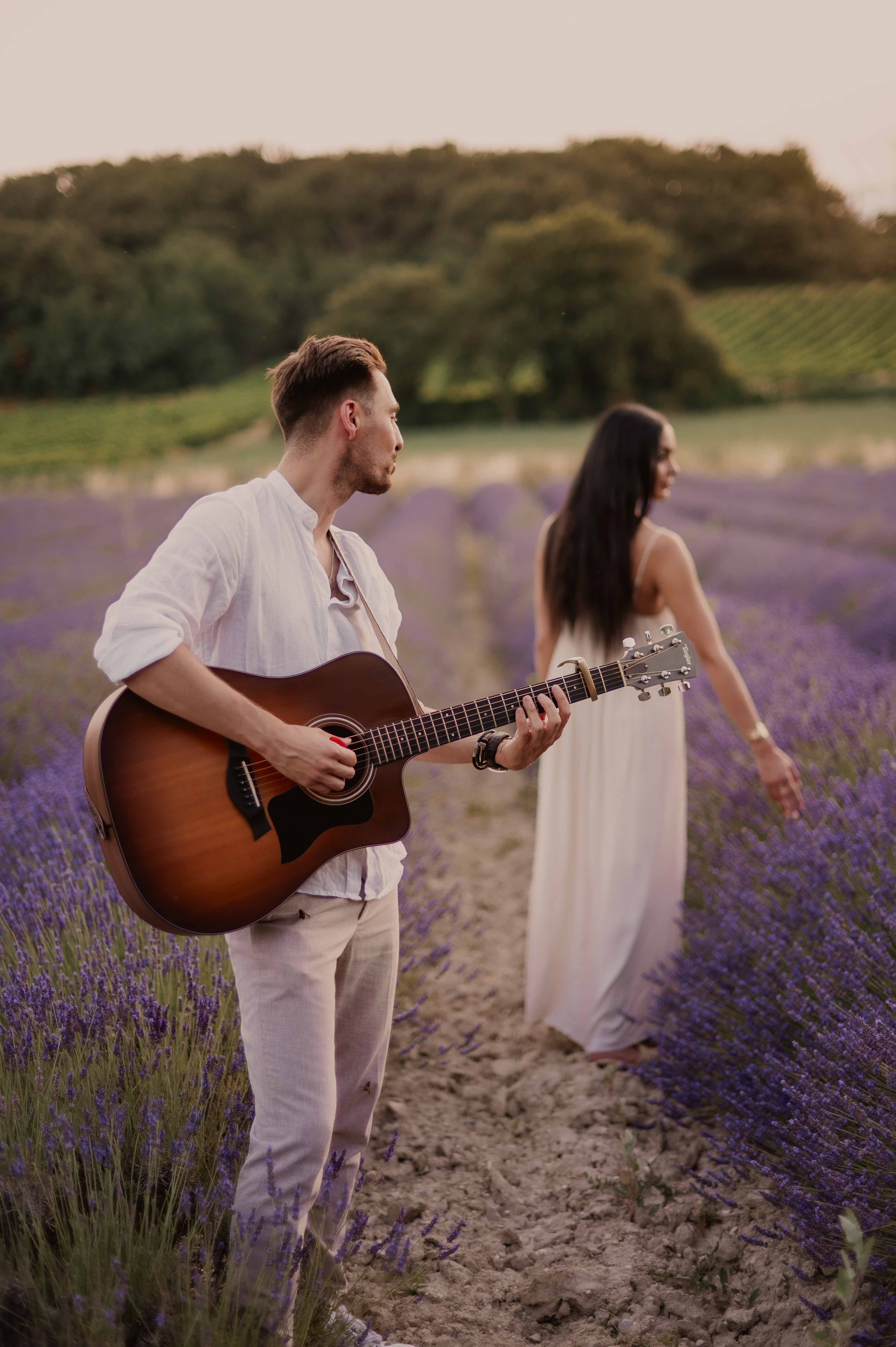 Wadia et Romain - Sun on the Skin, duo acoustique pour vin d'honneur