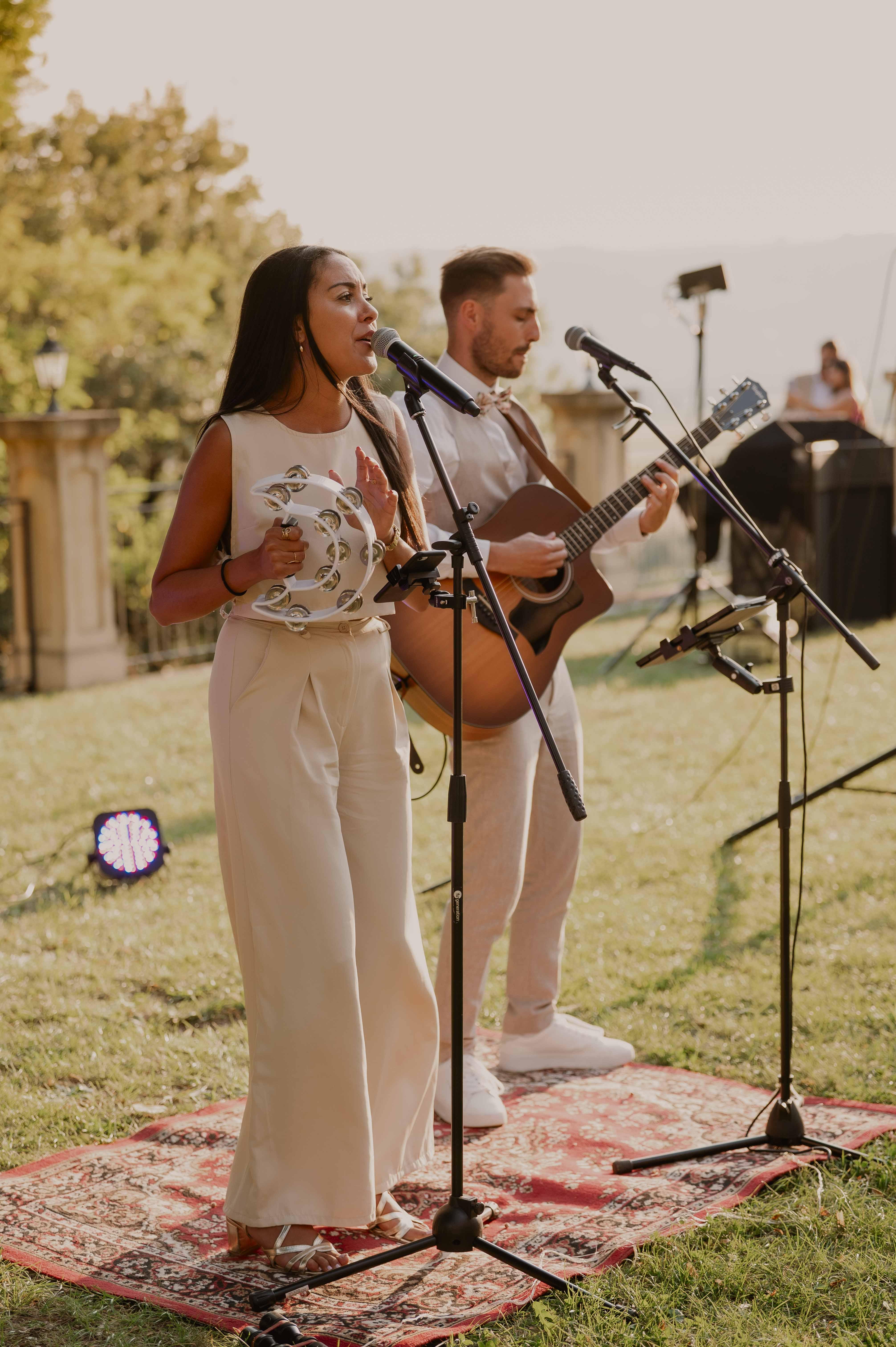 Wadia et Romain - Sun on the Skin, duo acoustique pour mariages