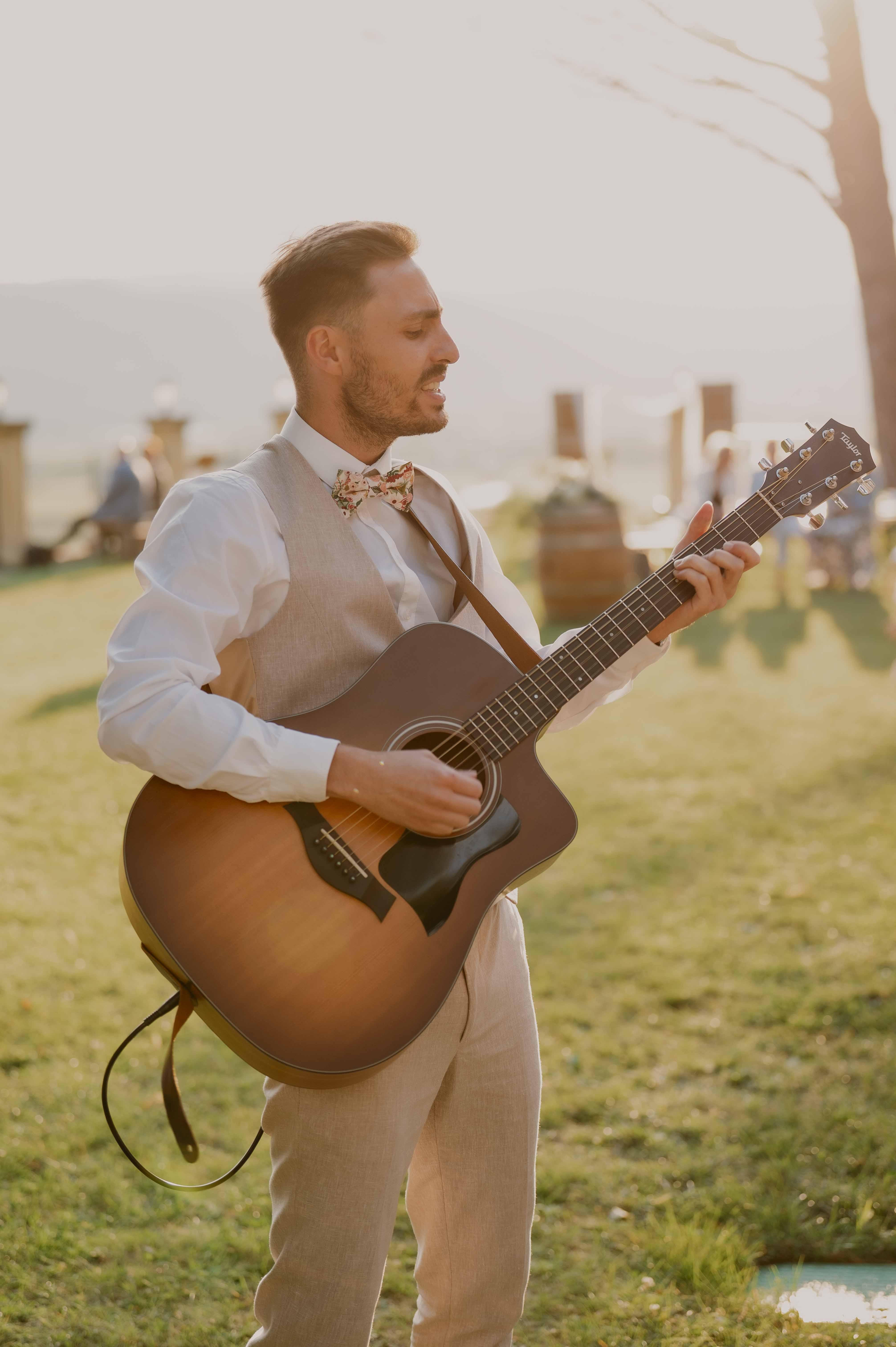 Romain - guitariste de Sun on the Skin