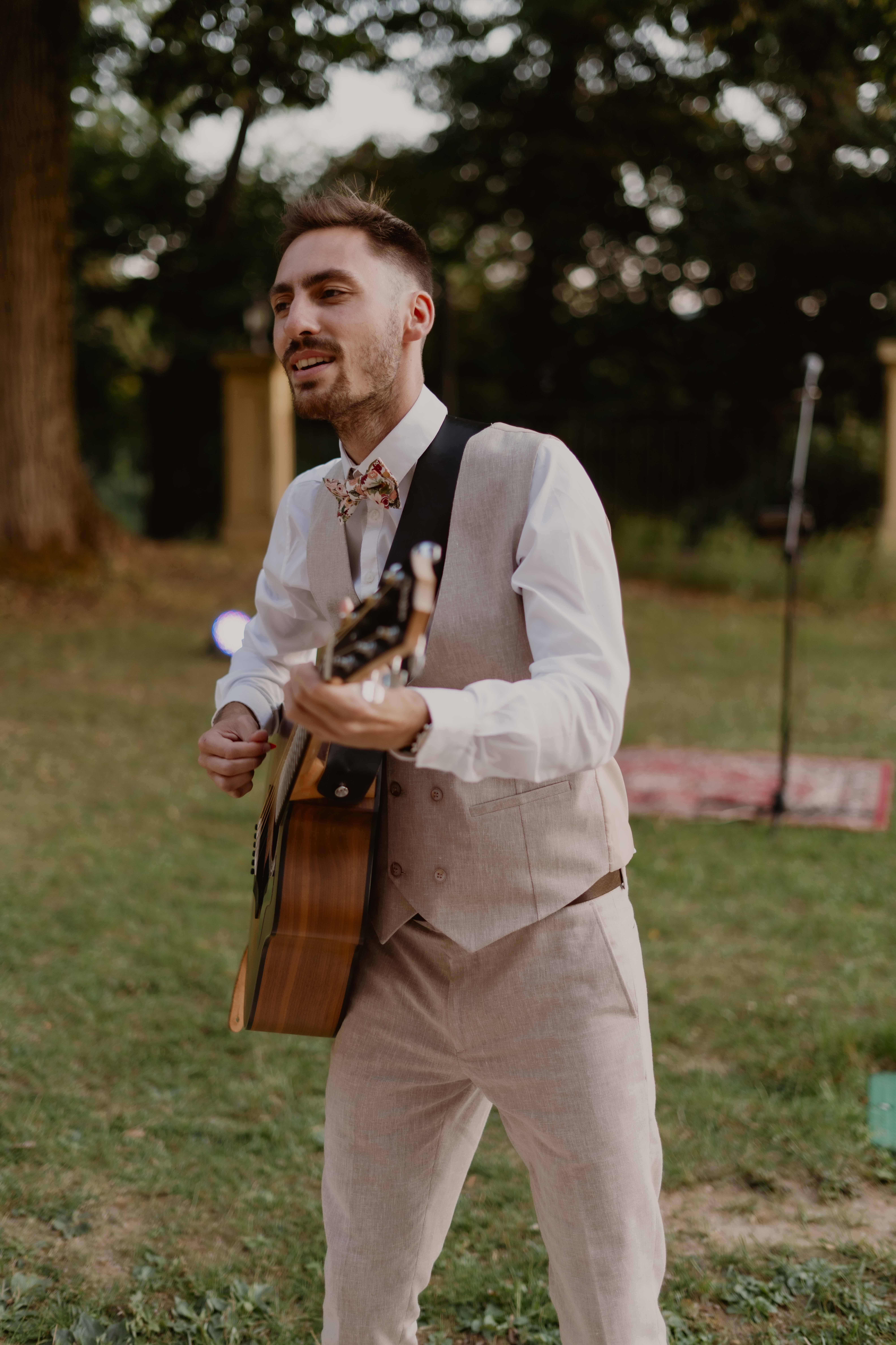 Wadia et Romain - duo acoustique mariage en Drôme Ardèche