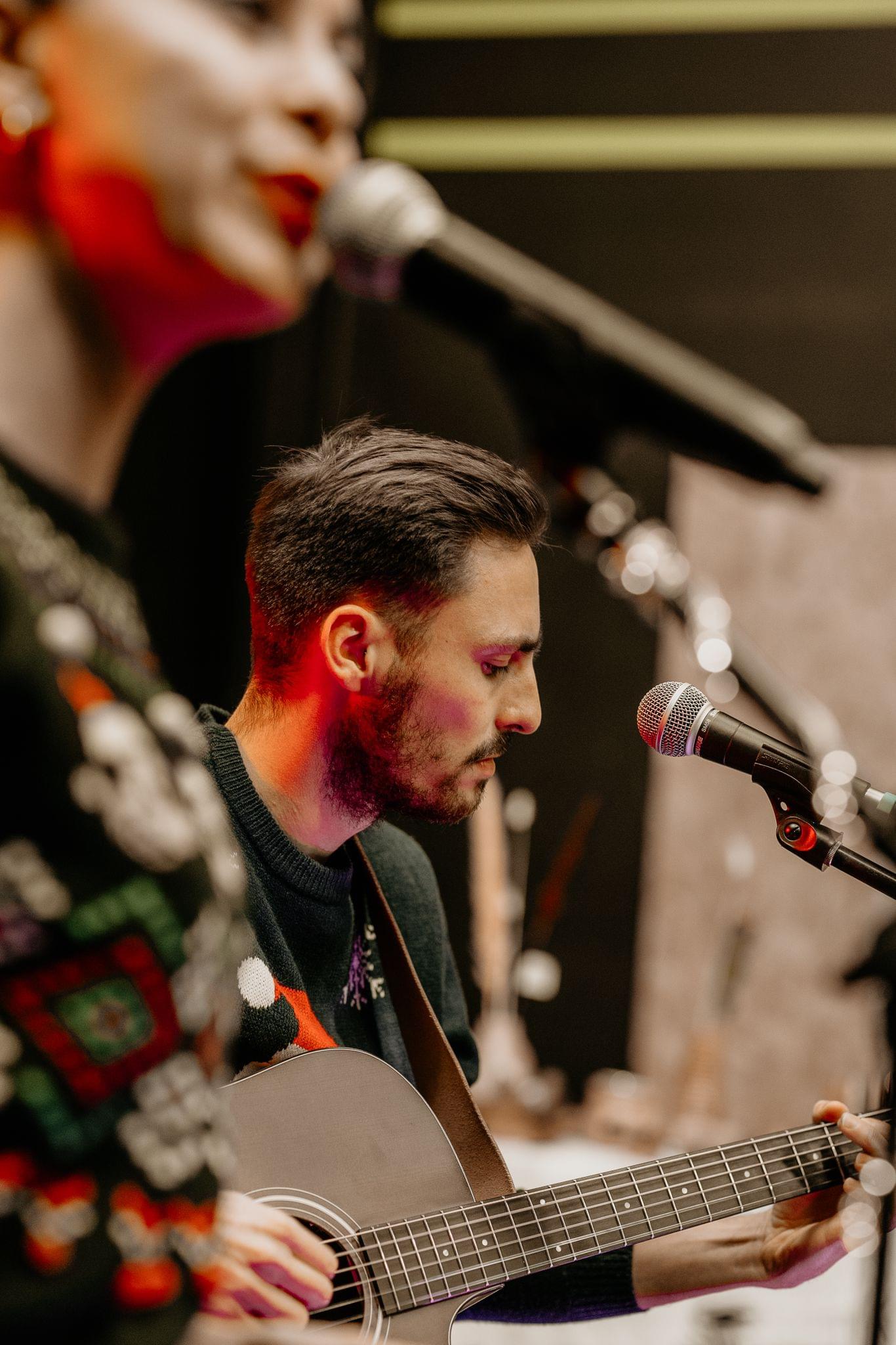 Romain - Guitariste de Sun on the Skin